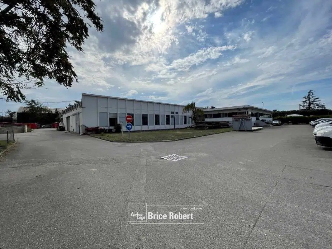 Flex in Meyzieu for sale Building Photo- Image 1 of 1