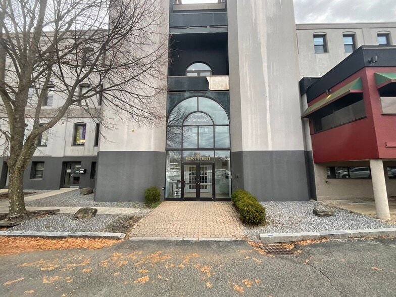 34 Depot St, Pittsfield, MA for lease - Building Photo - Image 1 of 14