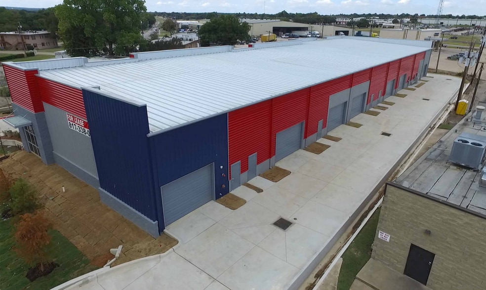 105 Speer St, Azle, TX for lease - Building Photo - Image 3 of 4