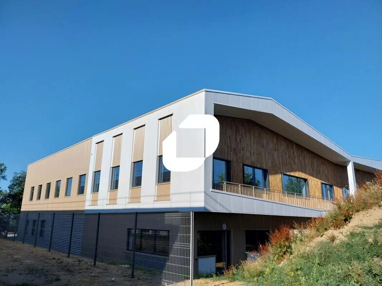 Flex in Carquefou for sale - Building Photo - Image 1 of 14