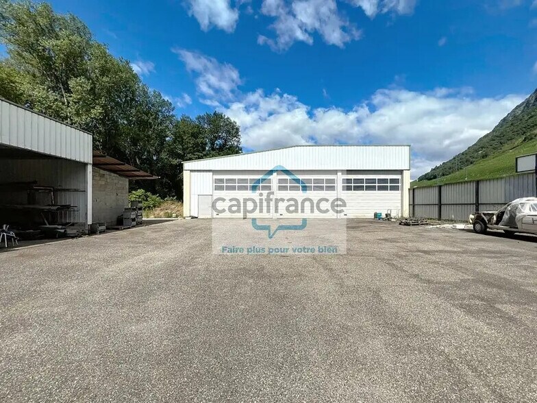 Office in Montmélian for lease - Building Photo - Image 1 of 6