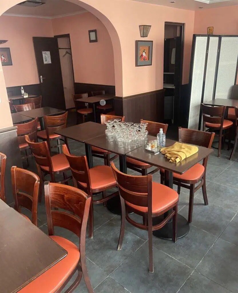 Retail in Paris for lease Interior Photo- Image 1 of 6