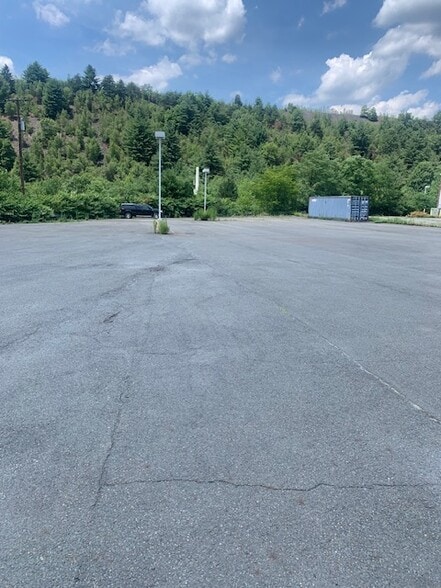 1099 E Broad St, Tamaqua, PA for sale - Building Photo - Image 3 of 26