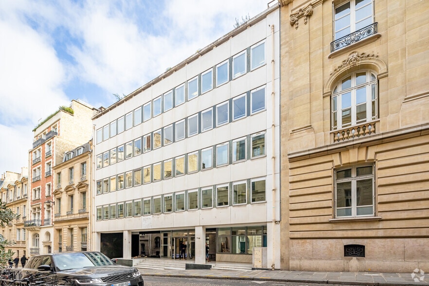 11-11 Rue Christophe Colomb, Paris for lease - Building Photo - Image 2 of 18