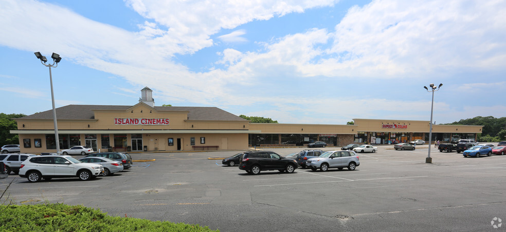 1600-1718 Montauk Hwy, Mastic, NY for lease - Primary Photo - Image 1 of 13