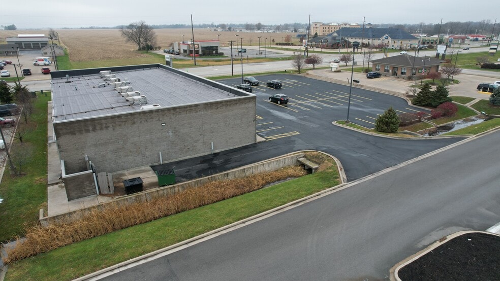 1710 E Jackson St, Macomb, IL for lease - Building Photo - Image 2 of 3