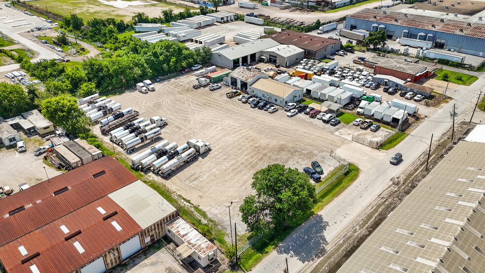 737 Pearl St, Houston, TX for lease - Building Photo - Image 1 of 11