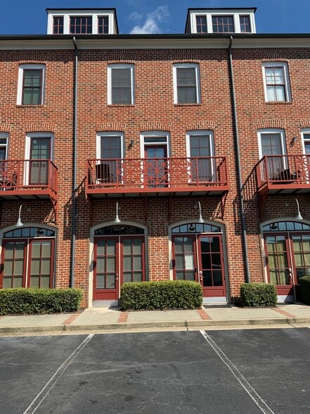 2325 Log Cabin Dr SE, Atlanta, GA for lease - Building Photo - Image 3 of 15