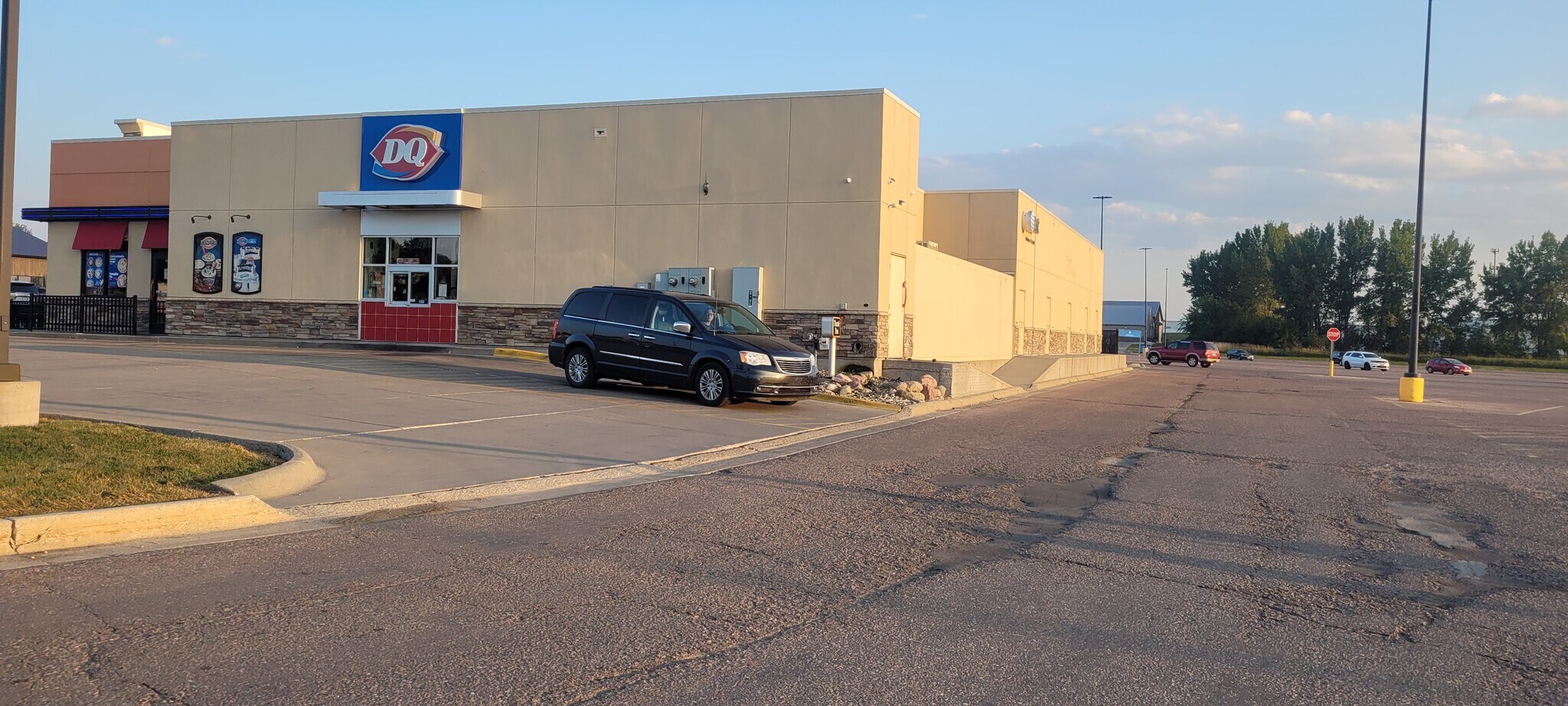 1603 1st Ave SW, Sioux Center, IA for lease Building Photo- Image 1 of 5