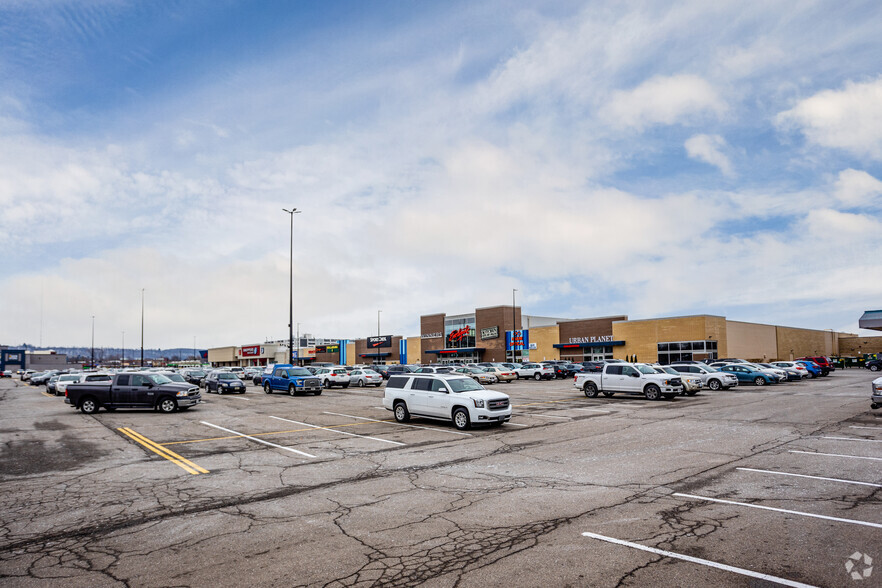 75 Centennial Pky N, Hamilton, ON for lease - Building Photo - Image 2 of 10