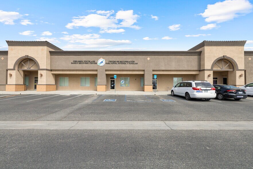 117 N R St, Madera, CA for sale - Building Photo - Image 2 of 18