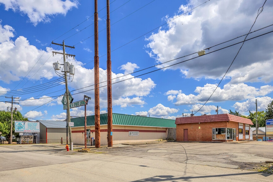 110 E Pennsylvania Ave, New Stanton, PA for sale - Building Photo - Image 3 of 43