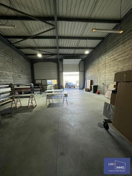 Flex in SAINT-JEAN-D'ILLAC for lease - Interior Photo - Image 2 of 6