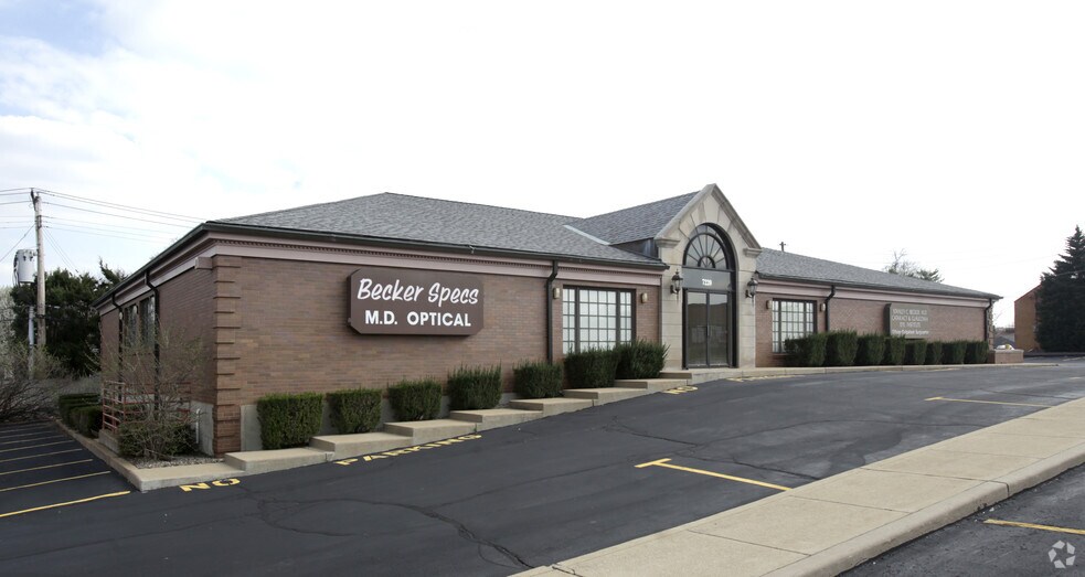 7220 Watson Rd, Saint Louis, MO for sale - Building Photo - Image 2 of 17