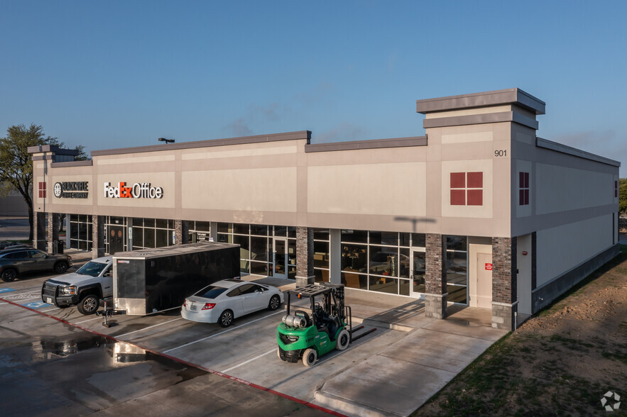 901 N Central Expy, Plano, TX for lease - Building Photo - Image 3 of 4