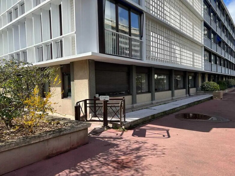 35 Rue Des Longs Prés, Boulogne-Billancourt for lease - Building Photo - Image 1 of 26