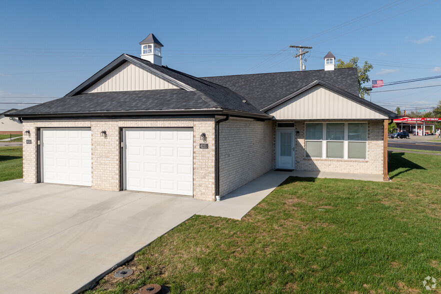 4808 Old Tyme Court, Evansville, IN for sale - Primary Photo - Image 1 of 43