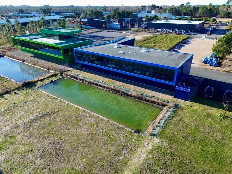 Industrial in Mios for lease - Building Photo - Image 2 of 5