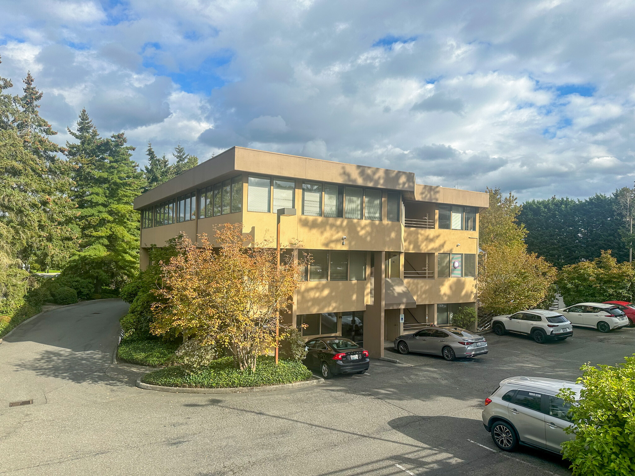 11711 NE 12th St, Bellevue, WA for lease Building Photo- Image 1 of 7