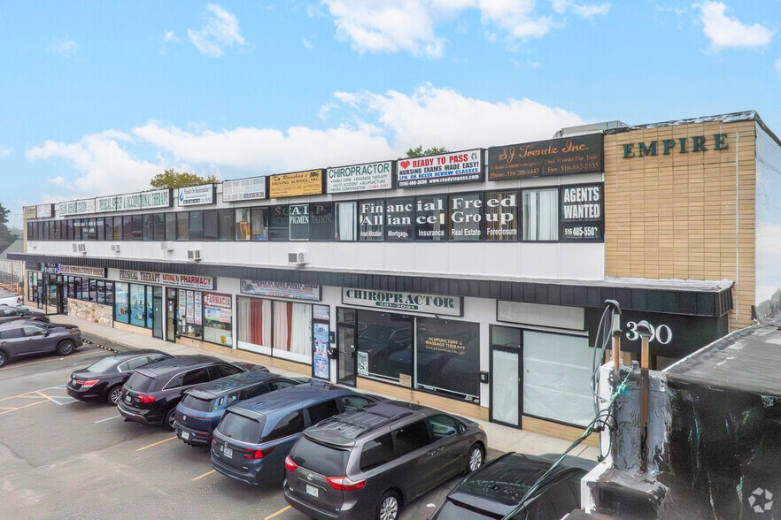 300 Hempstead Tpke, West Hempstead, NY for lease - Building Photo - Image 2 of 5