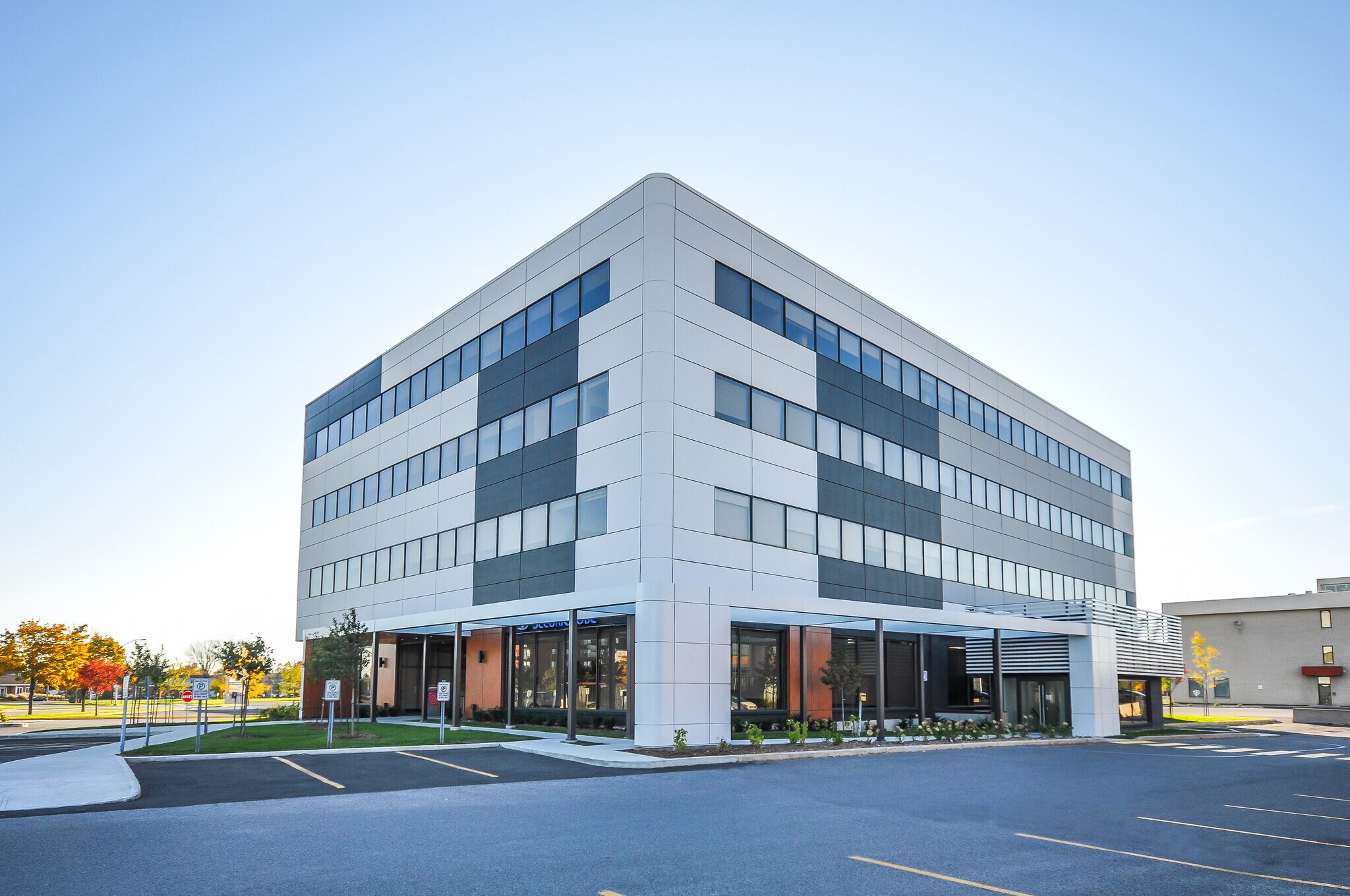 6400 Auteuil Av, Brossard, QC J4Z 3P5 Office for Lease
