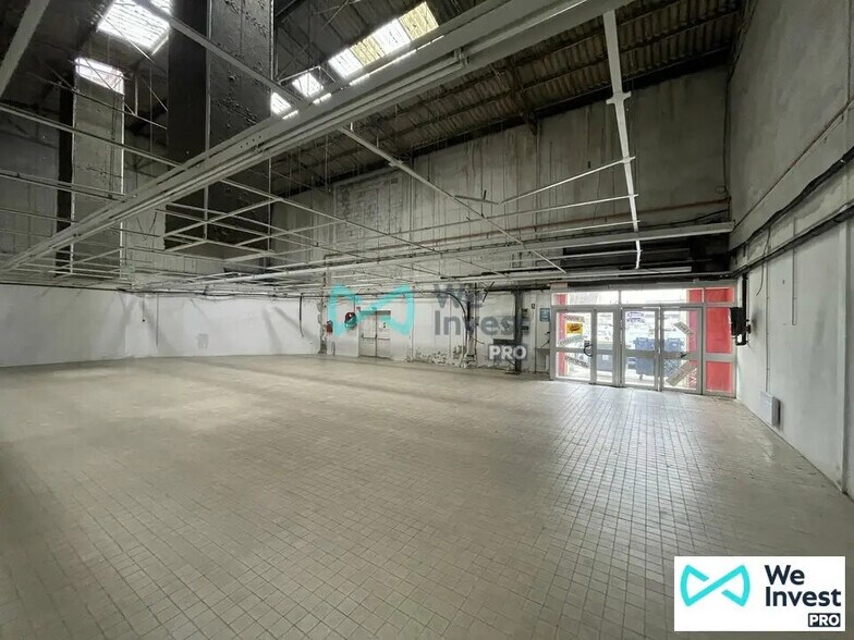 Retail in Reims for lease - Interior Photo - Image 1 of 10