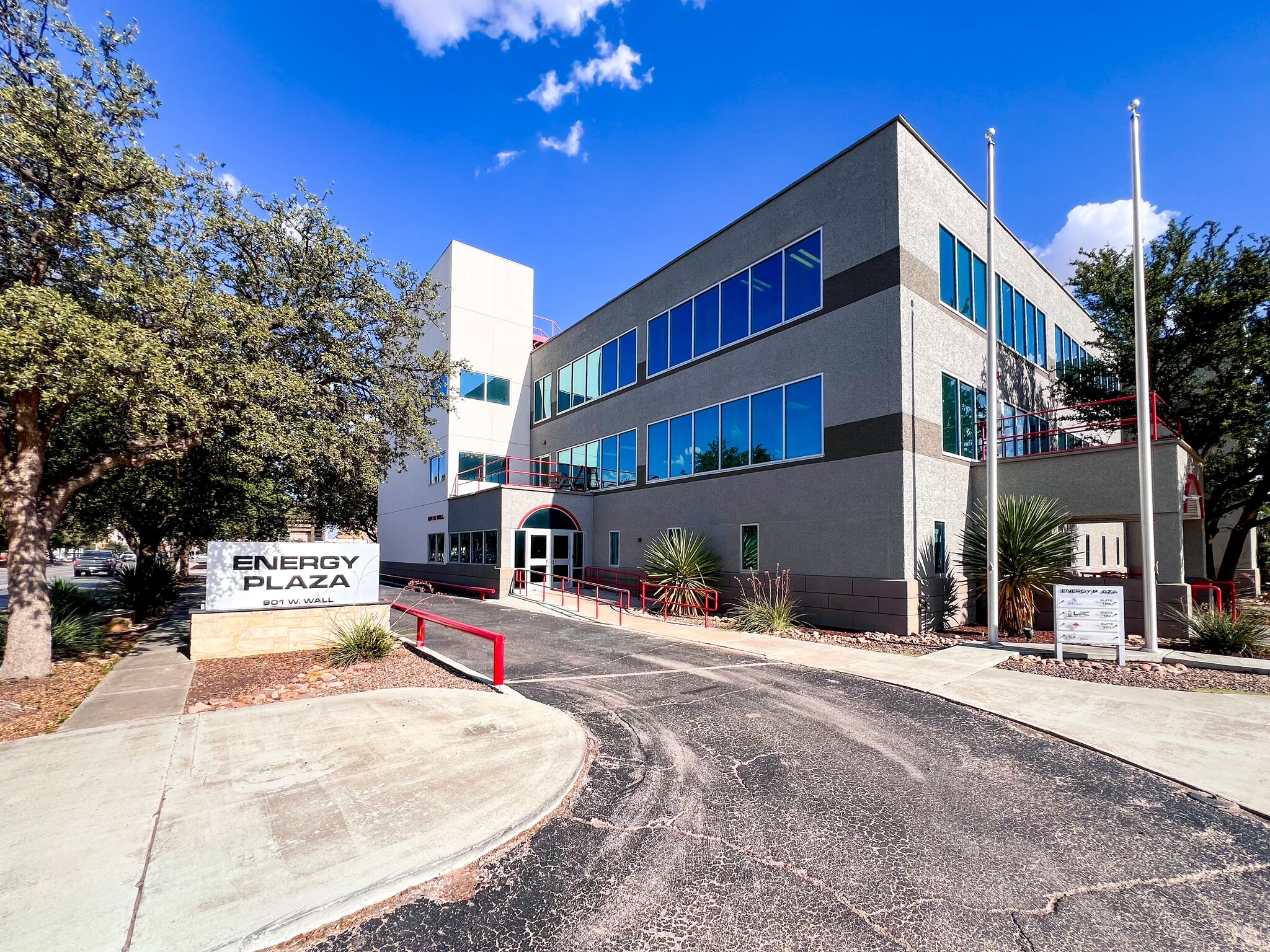 901 W Wall St, Midland, TX for lease Building Photo- Image 1 of 6
