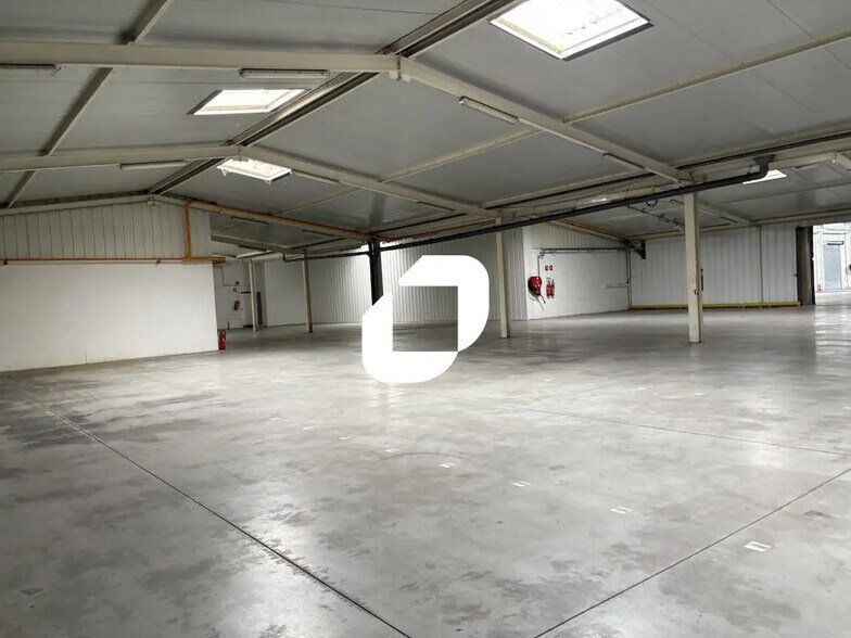 Retail in Lys-lez-Lannoy for lease - Interior Photo - Image 3 of 17