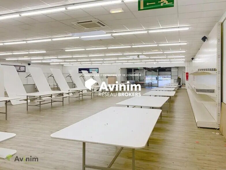 Retail in Mortagne for lease - Interior Photo - Image 1 of 7
