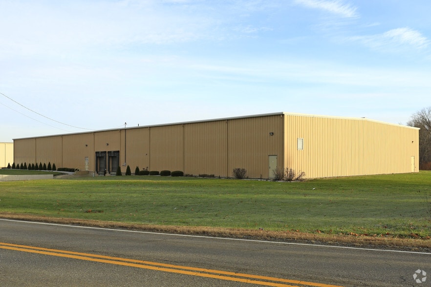 1161 Commercial Ave SE, New Philadelphia, OH for sale - Primary Photo - Image 1 of 1