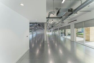 1 North Fourth St, Milton Keynes for lease Interior Photo- Image 2 of 4
