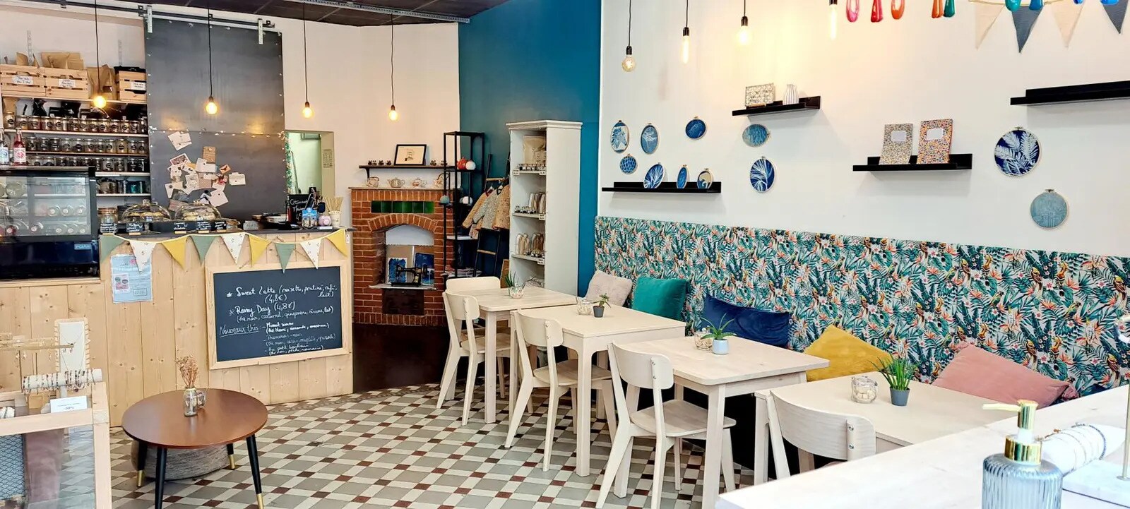 Retail in Bordeaux for lease Interior Photo- Image 1 of 4