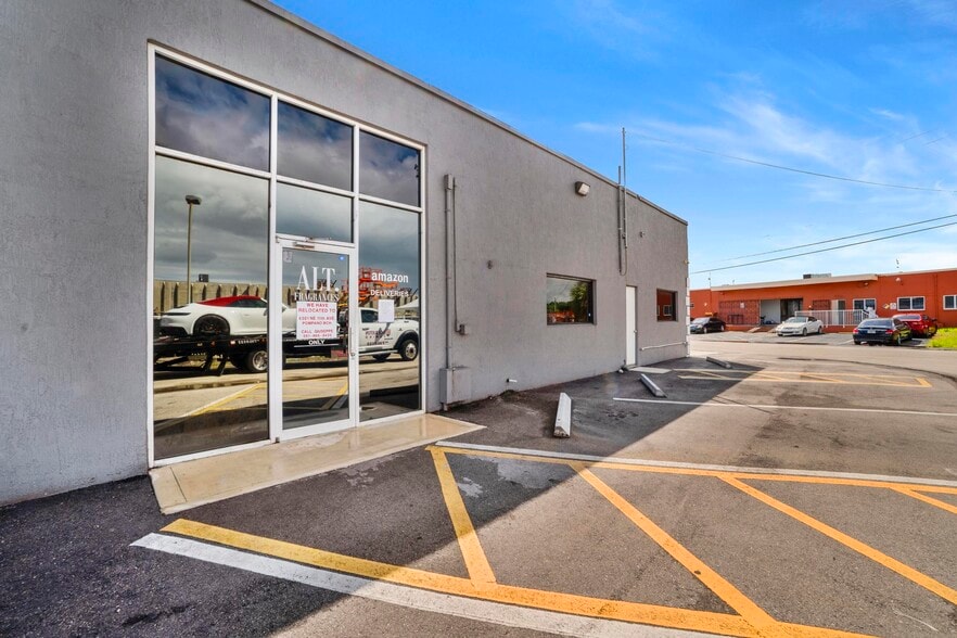 3410 NE 6th Ter, Pompano Beach, FL for sale - Building Photo - Image 3 of 15