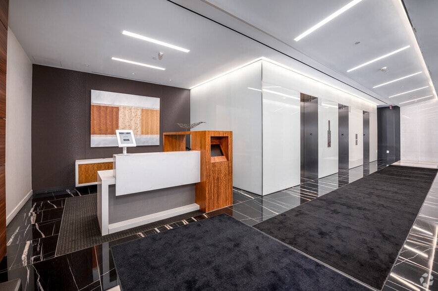 5335 Wisconsin Ave NW, Washington, DC for lease - Interior Photo - Image 3 of 33