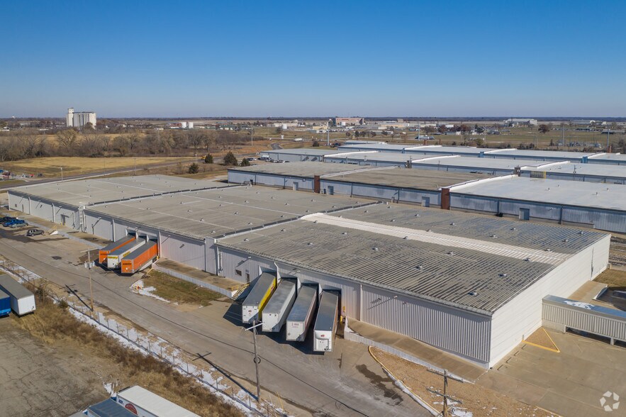 925 SW University Blvd, Topeka, KS for sale - Building Photo - Image 1 of 1