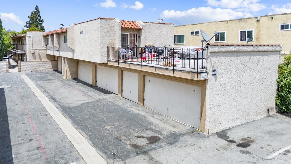 935 W Bishop St, Santa Ana, CA for sale - Building Photo - Image 2 of 11