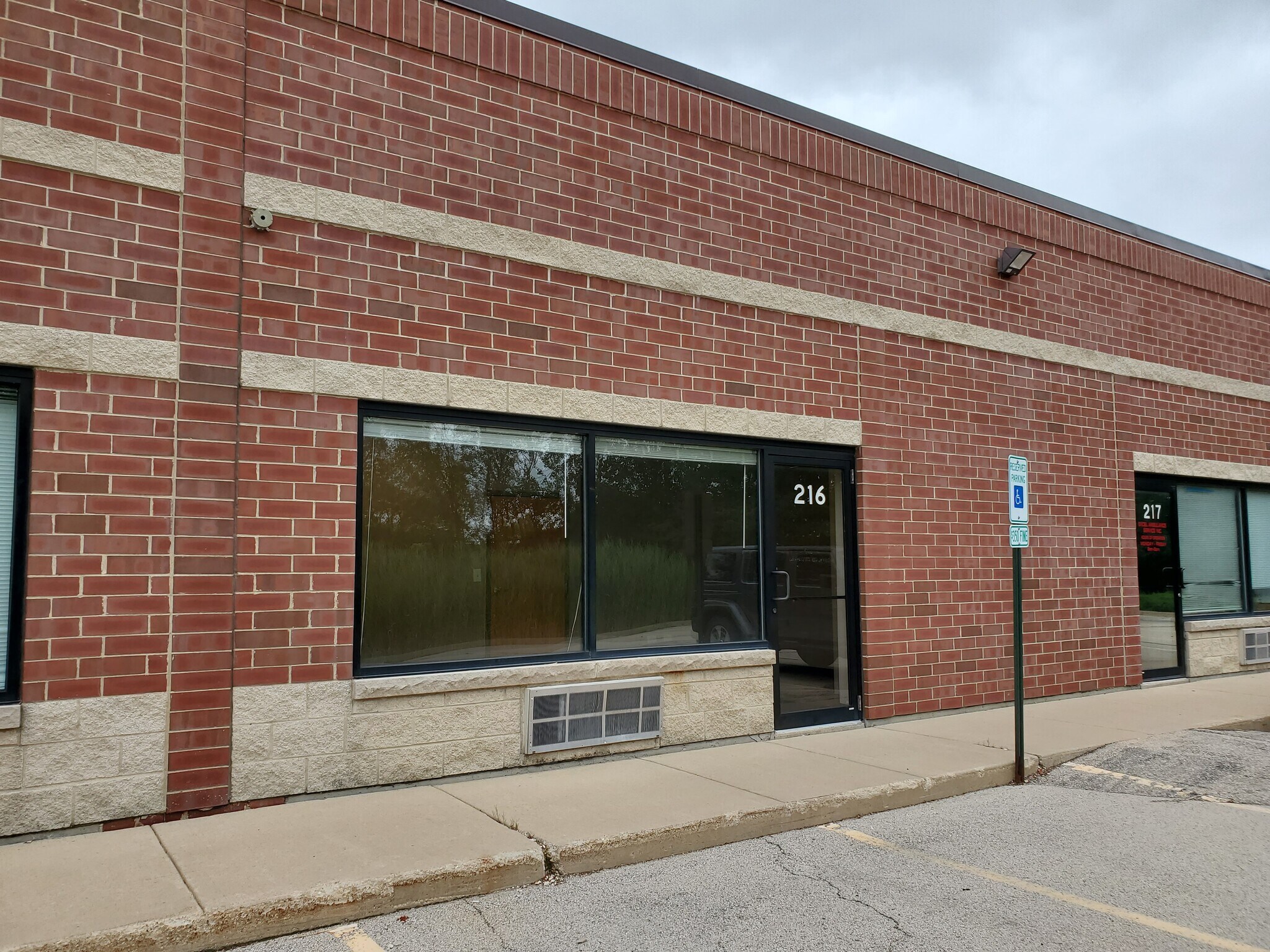 1330 Crispin Dr, Elgin, IL for lease Interior Photo- Image 1 of 20