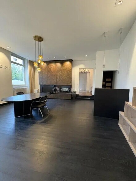 Office in Le Mans for lease - Building Photo - Image 1 of 7