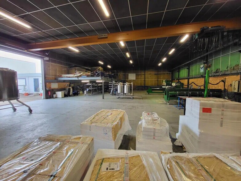 Flex in Genay for lease - Interior Photo - Image 1 of 7