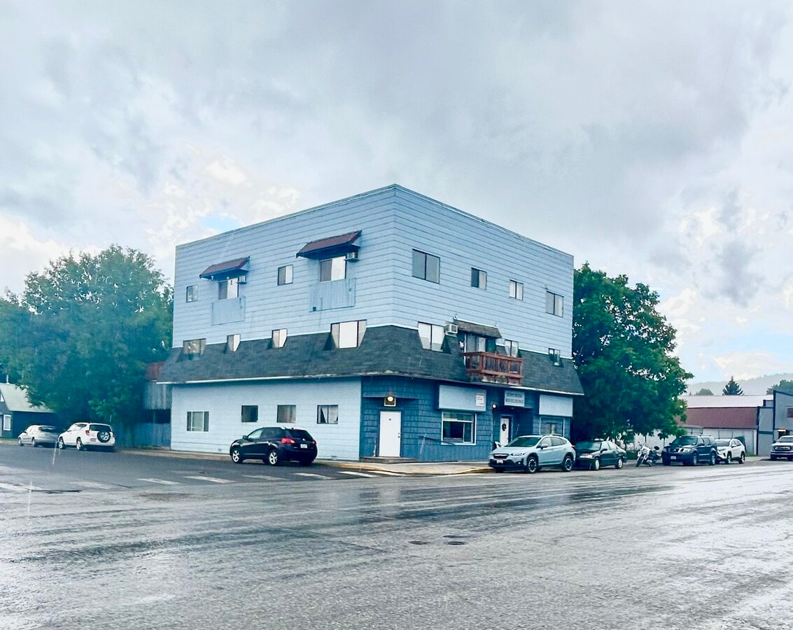 301 Main St, Ione, WA 99139 Coyner Apartments