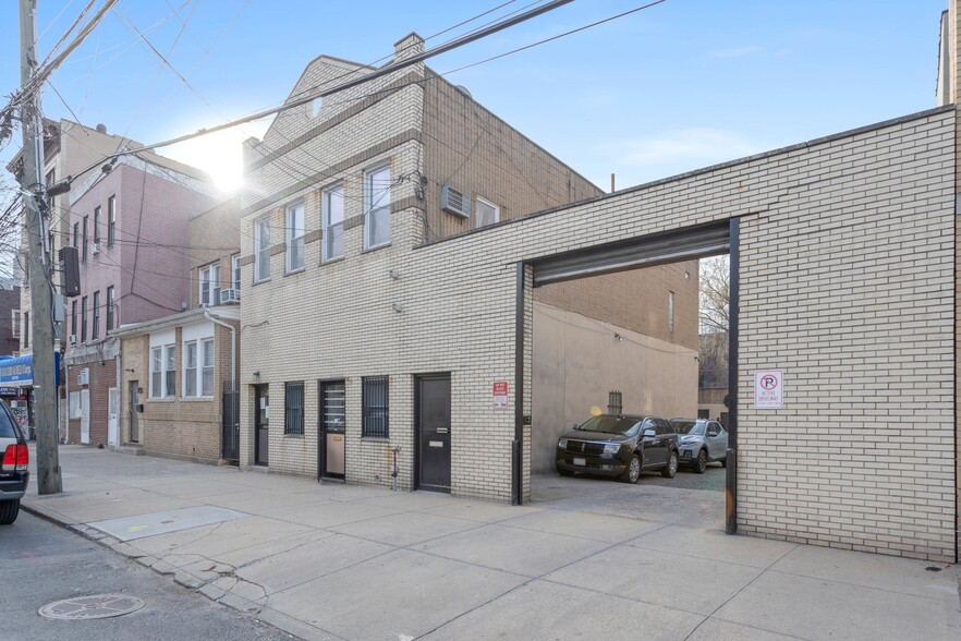 3128-3130 14th St, Long Island City, NY for sale - Building Photo - Image 1 of 1