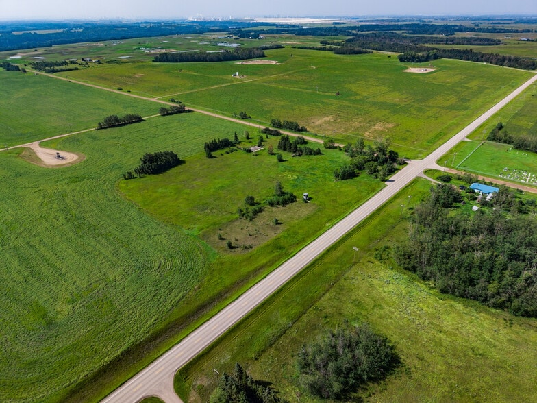 56529 Range Rd 212, Rural Sturgeon County, AB for sale - Building Photo - Image 3 of 10