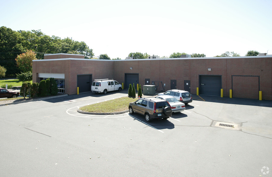 204 W Newberry Rd, Bloomfield, CT for lease - Building Photo - Image 3 of 3