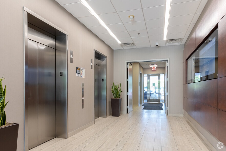 3900 Jermantown Rd, Fairfax, VA for lease - Lobby - Image 3 of 4