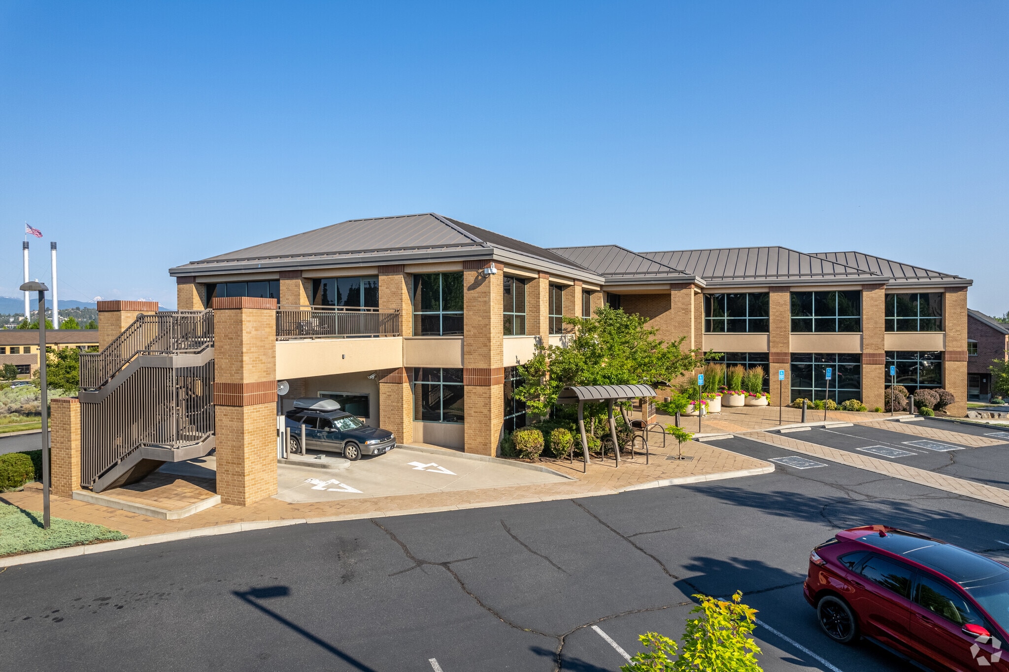 233 SW Wilson Ave, Bend, OR 97702 Cascades Bldg