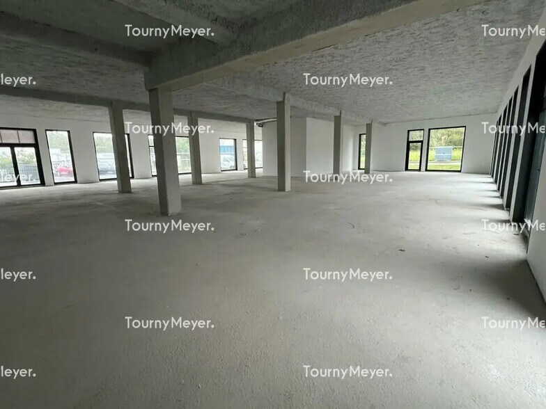 Retail in Anglet for lease - Interior Photo - Image 2 of 12