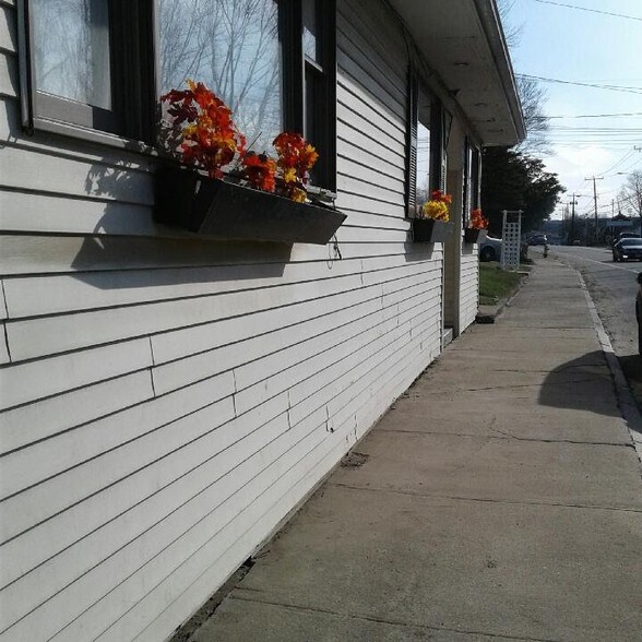 355 School St, Putnam, CT for sale - Primary Photo - Image 1 of 1