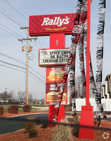 700 Georgesville Rd, Columbus, OH for lease - Building Photo - Image 2 of 4