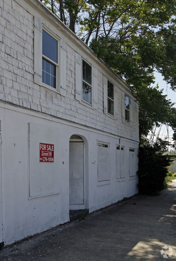 22 Windmill Ln, Southampton, NY 11968