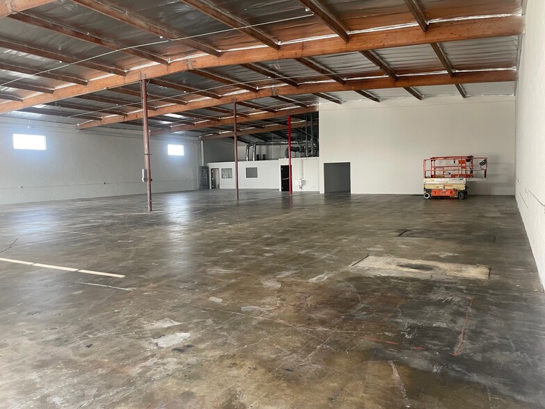 8431 Telfair Ave, Sun Valley, CA for lease - Building Photo - Image 3 of 6